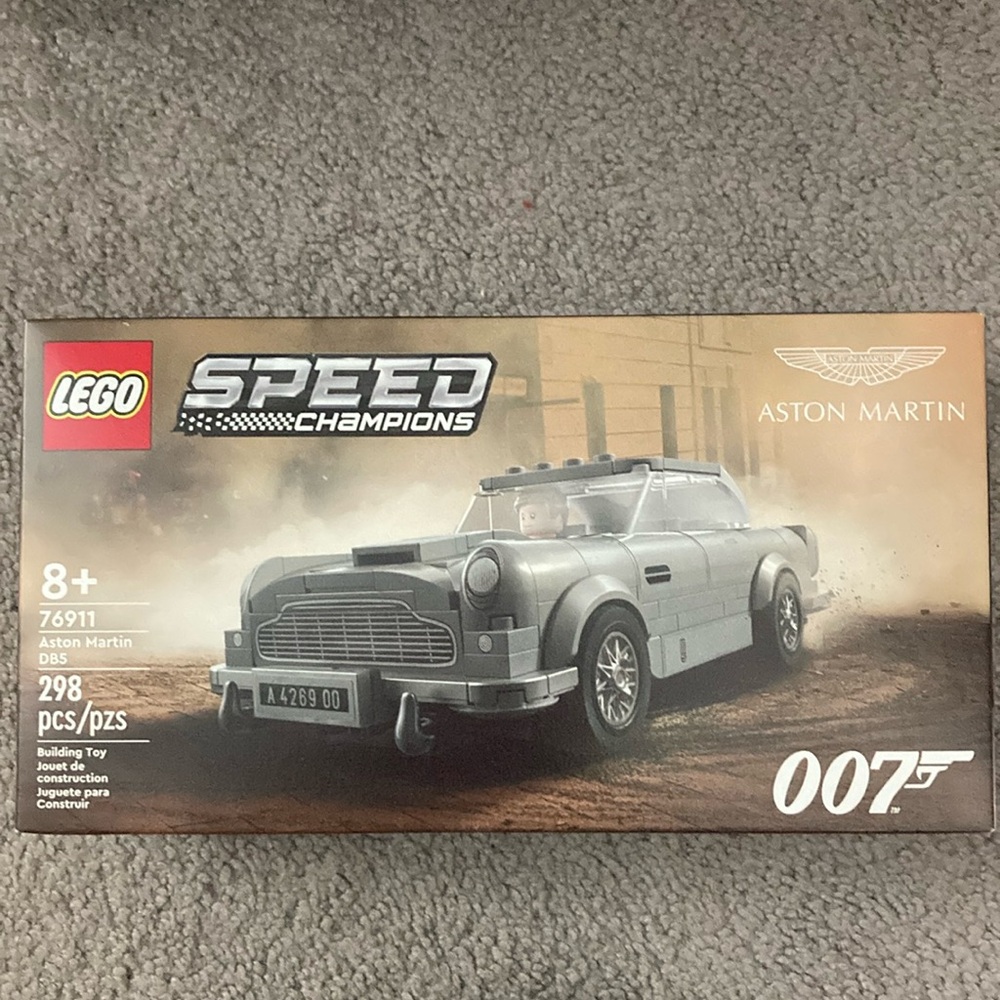 Brand new Lego speed champions Aston Martin